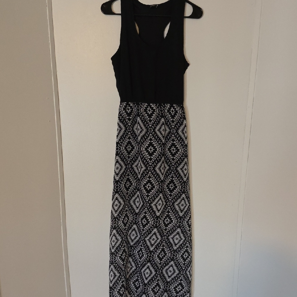 ❤️ 3 FOR $20 DRESS SALE ❤️ Indulge Black and White Geometric Maxi Dress